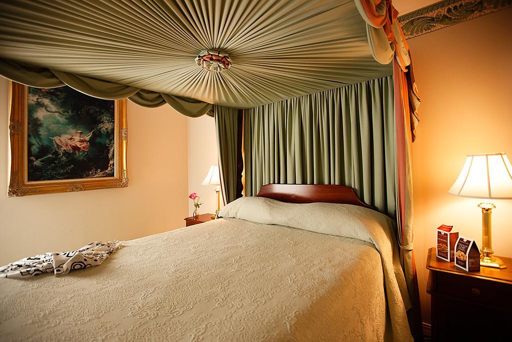 Monmouth Historic Inn Natchez Room photo